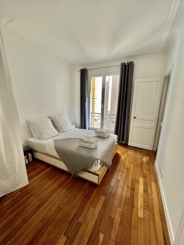 1 bedroom, travel cot, WiFi, bed sheets - Appartement de Charme, Montmartre 4P (Paris)