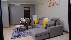TV - Entebbe's Trendy 3 Bedroom Suite (Namulanda)