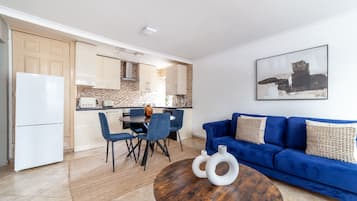 Apartment | Living area | 37-inch TV with cable channels, Netflix, streaming services