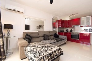 TV, DVD player - Tenerife Royal Gardens 8 - Studio (Playa de las Américas)