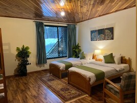 Habitación Deluxe doble | Sistema de insonorización, tabla de planchar con plancha, wifi gratis