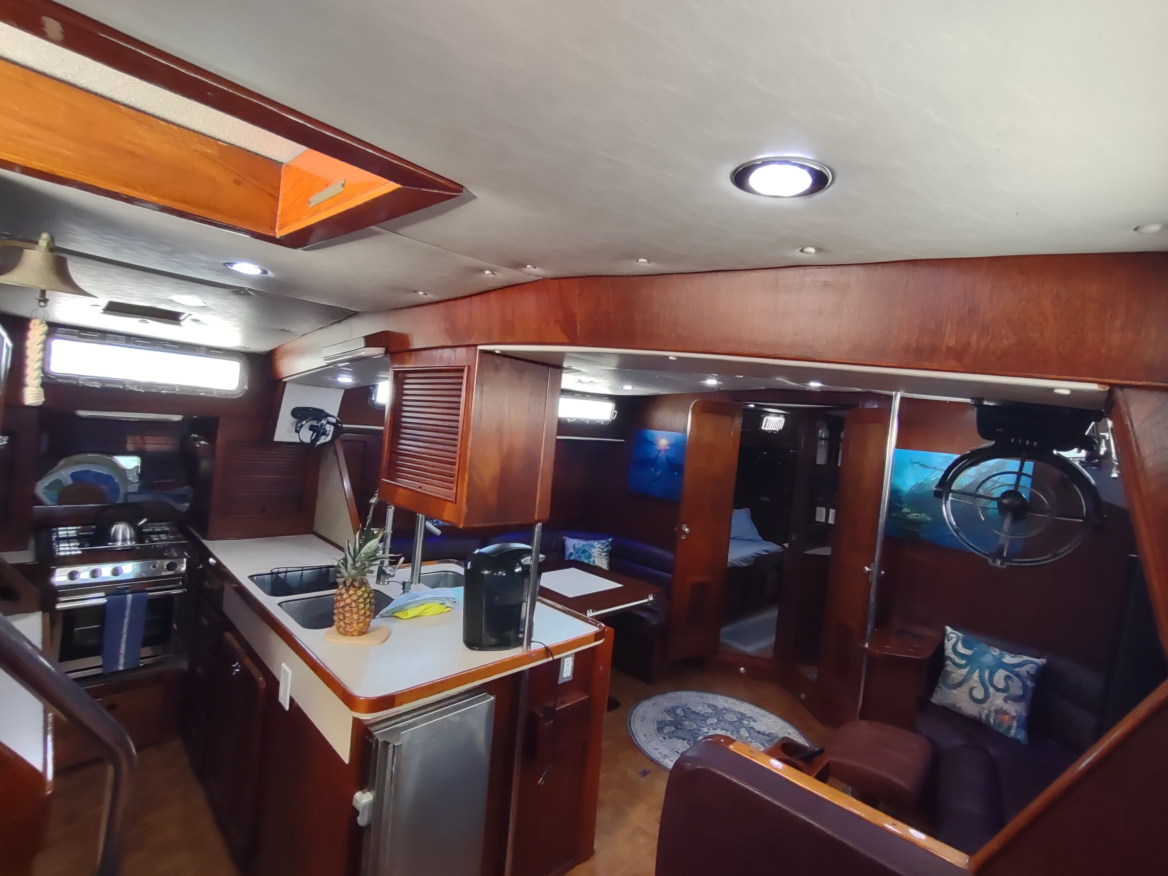 Frigorífico, horno, placa de cocina y máquina de hielo