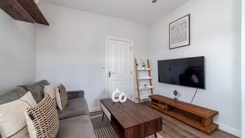 Apartment | Ruang tamu | 37 inci televisyen dengan kabel, Netflix, perkhidmatan penstriman