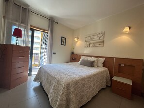 2 habitaciones, tabla de planchar con plancha y wifi gratis 
