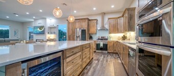 Coastal Breeze - 90 seconds from door to sand. Heated pool with slide & spa.