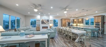 Coastal Breeze - 90 seconds from door to sand. Heated pool with slide & spa.