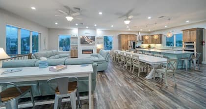 Coastal Breeze - 90 seconds from door to sand. Heated pool with slide & spa.