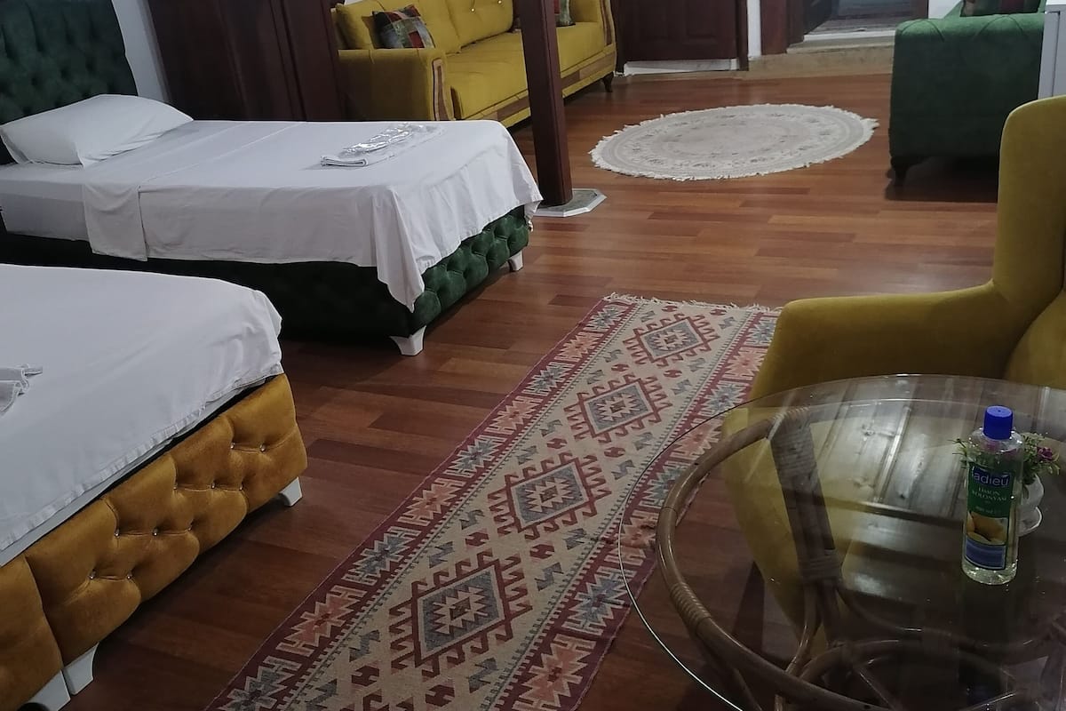 Habitación cuádruple Confort | 1 habitación, minibar, wifi gratis y ropa de cama