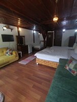 Comfort Quadruple Room | Minibar, free WiFi, bed sheets