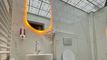 Suíte real | Frigobar, Wi-Fi de cortesia, roupa de cama