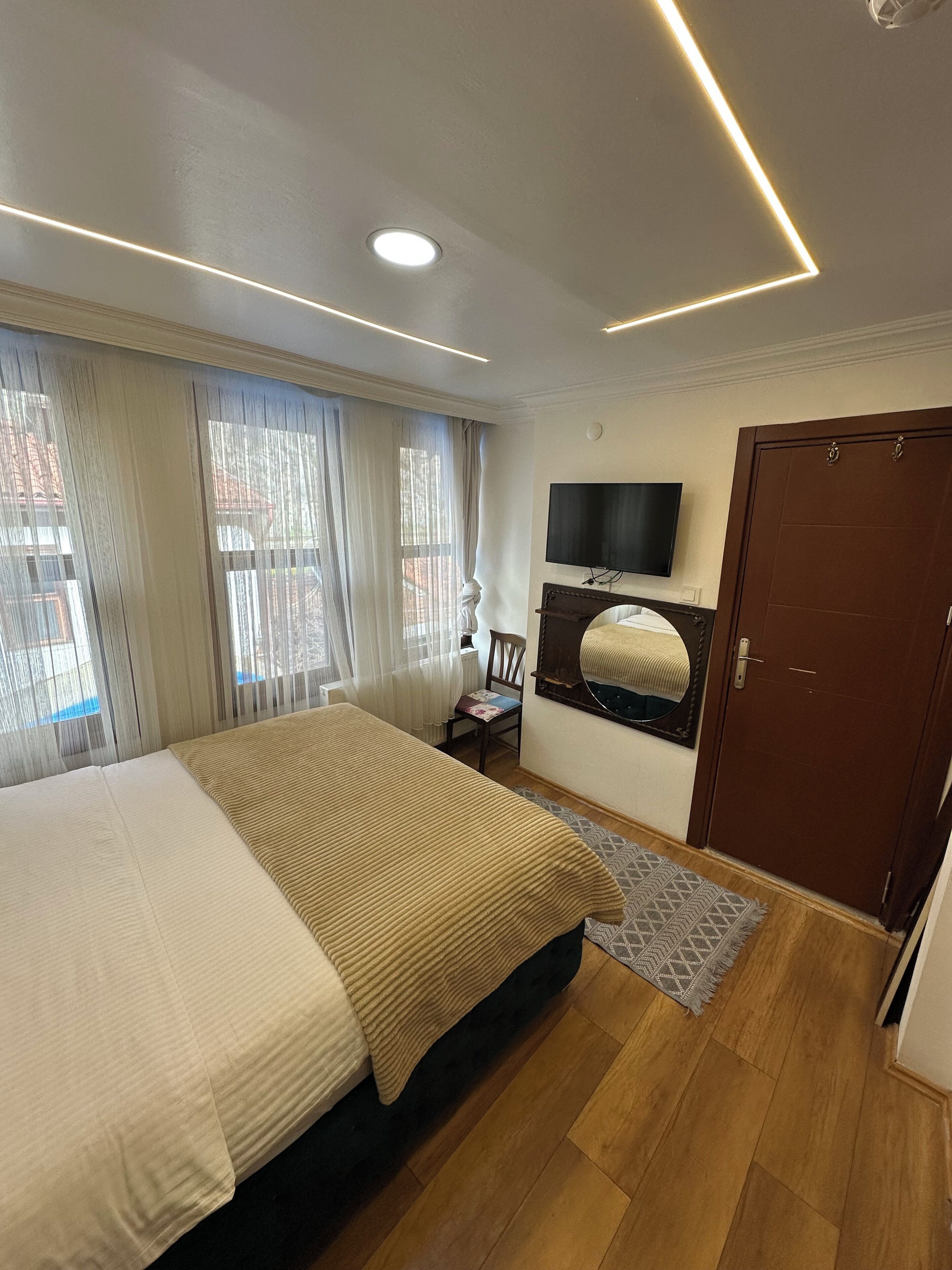 Classic Double Room | Minibar, free WiFi, bed sheets