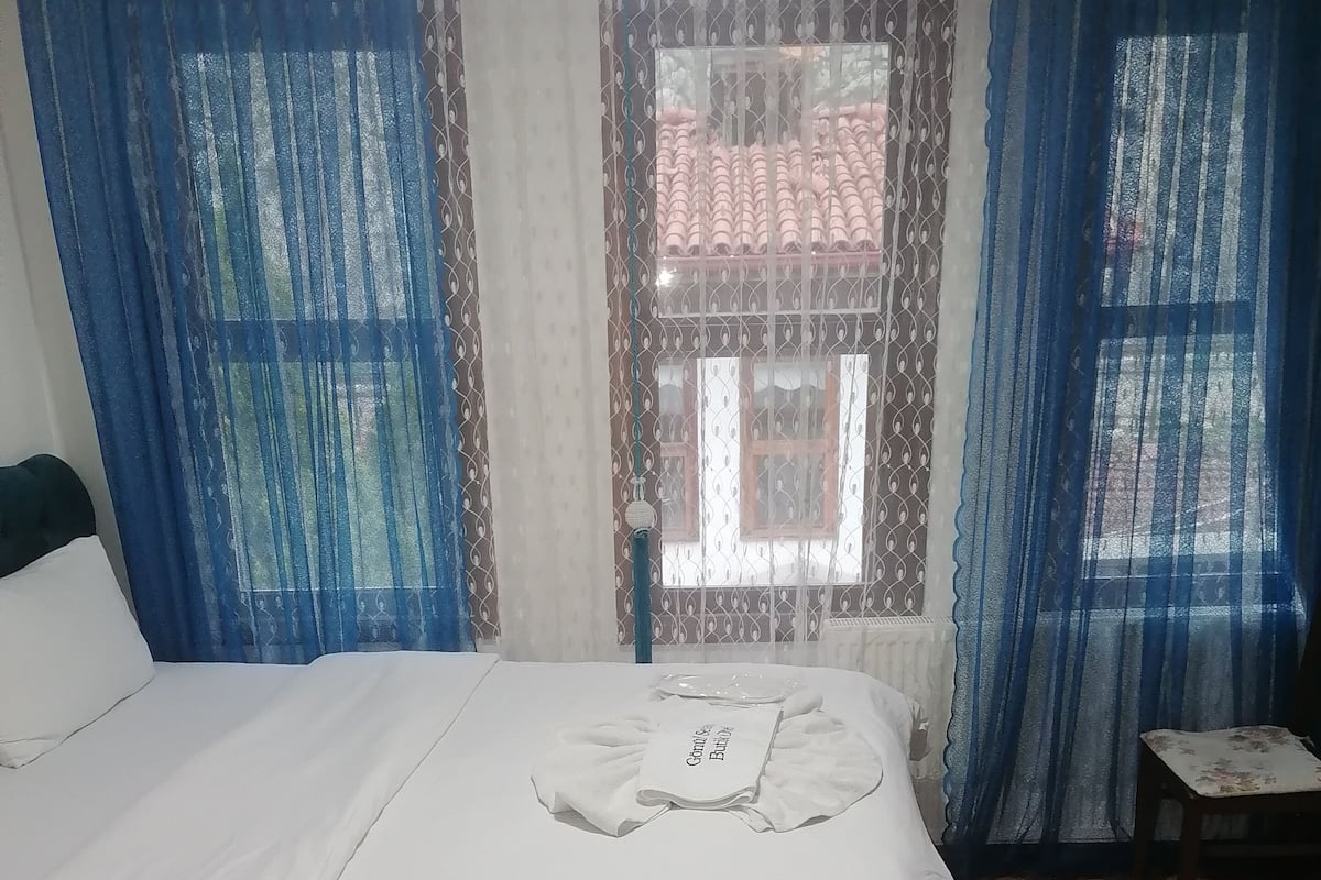 1 habitación, minibar, wifi gratis y ropa de cama