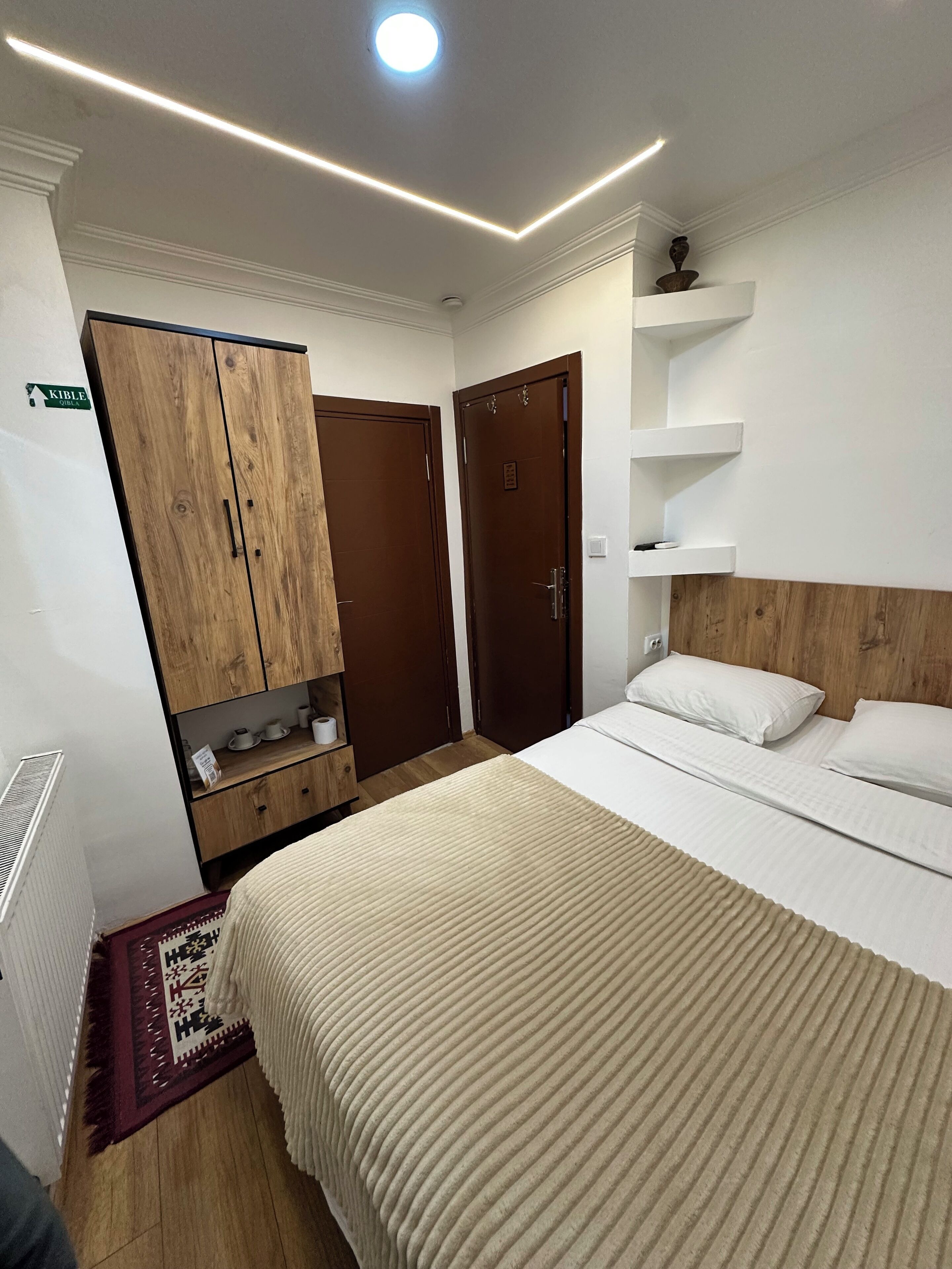 Deluxe Single Room, Smoking, Courtyard View | Minibar, free WiFi, bed sheets