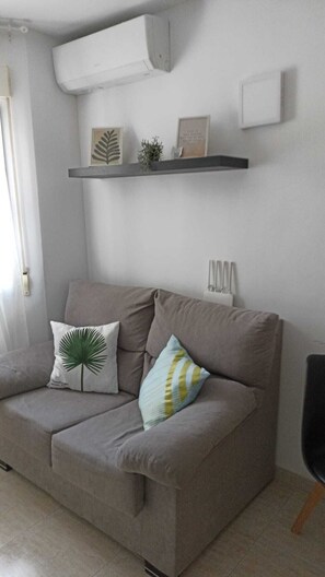 Leilighet – standard | Oppholdsområde | Flatskjerm-TV