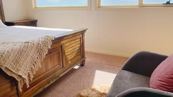 5 bedrooms, iron/ironing board, free WiFi, bed sheets