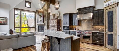 ثلاجة، ميكروويف، فرن، موقد طهي مسطح