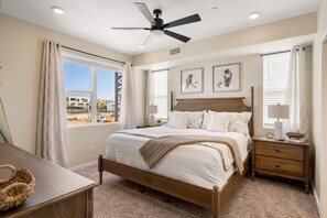 2 bedrooms, desk, laptop workspace, iron/ironing board - Hummingbird Retreat 2 Bedroom Condo (St. George)