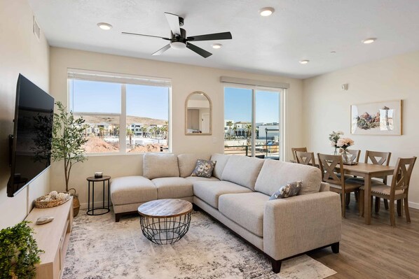 Living area - Hummingbird Retreat 2 Bedroom Condo (St. George)