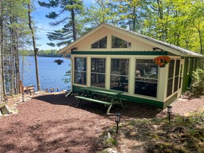 Outdoor dining - Stepaway Vacation Rentals- Eagle Watch (St. Germain)