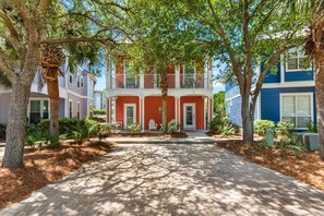 Exterior - Cayenne Cottage - Sleeps 10 w/Beach set up - Gated community 3 min to the Gulf (Miramar Beach)