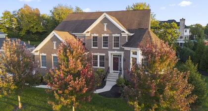 Spacious Family Memory Maker w/ Water Views, + 2 Miles to Marina