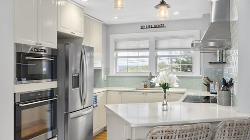 3bed, 2bath Hamptons Home, Close to Incredible Beaches and Restaurants!