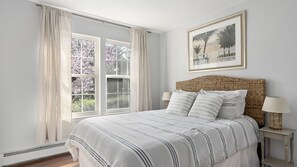 3 bedrooms, in-room safe, desk, iron/ironing board - 3bed, 2bath Hamptons Home, Close to Incredible Beaches and Restaurants! (Hampton Bays)