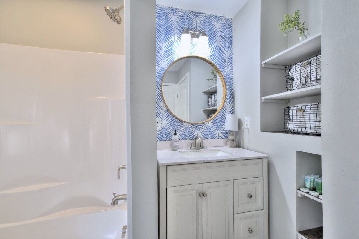 Photo 11 of This urban cottage is walkable to dining, shopping and more! Pet friendly
