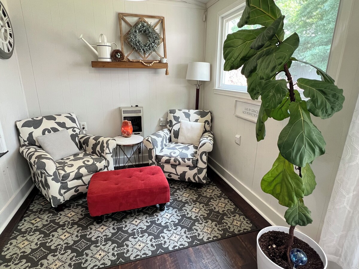Photo 19 of This urban cottage is walkable to dining, shopping and more! Pet friendly