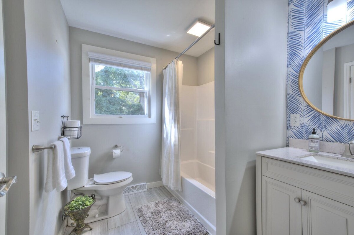 Photo 12 of This urban cottage is walkable to dining, shopping and more! Pet friendly