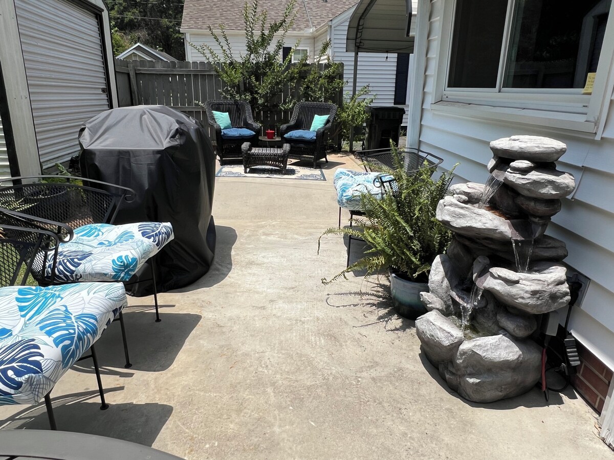 Photo 23 of This urban cottage is walkable to dining, shopping and more! Pet friendly