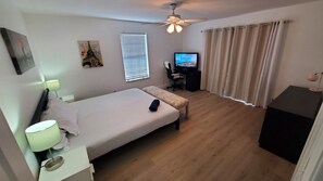 3 habitaciones, tabla de planchar con plancha, wifi y ropa de cama 