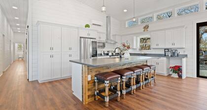 Welcome to our picturesque ranch oasis less than 1 hour from DFW!