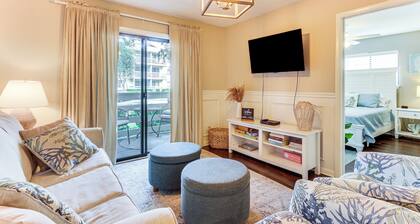 Walk to Beach: Coastal Fiddlers Cove Getaway