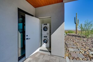 Property grounds - Peaceful Queen Creek Studio w/ Fire Pit & Views (Queen Creek)