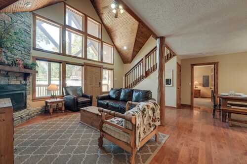 Indoor Pool Access! Home Near Silver Dollar City