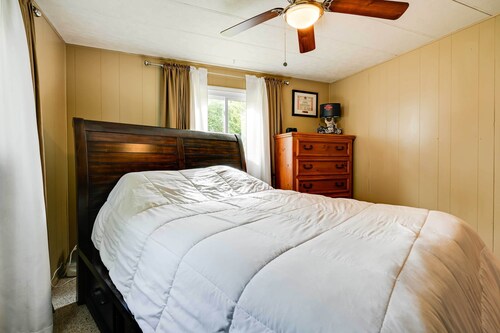 Cozy Bay City Abode w/ Deck & Fire Pit, Near Lakes