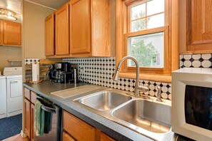 House (2 Bedrooms) | Private kitchen