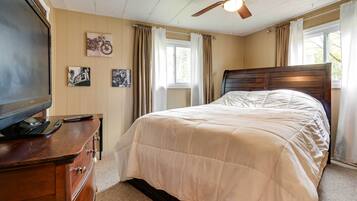 House (2 Bedrooms) | 2 bedrooms, laptop workspace, iron/ironing board, bed sheets