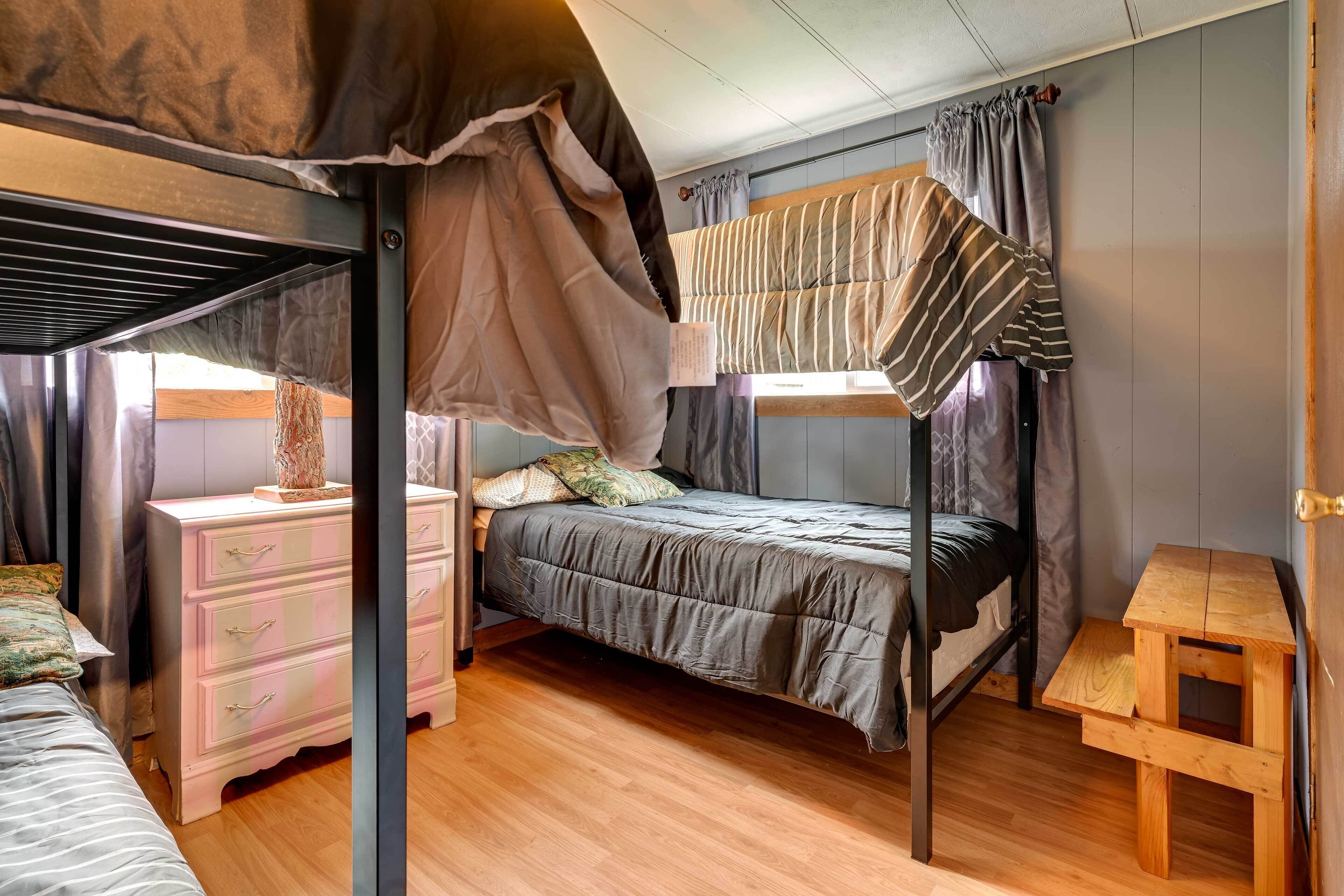 House (2 Bedrooms) | 2 bedrooms, laptop workspace, iron/ironing board, bed sheets