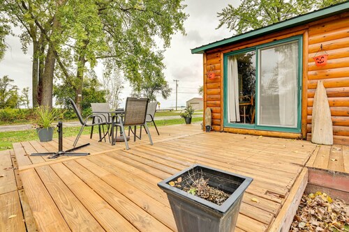 Cozy Bay City Abode w/ Deck & Fire Pit, Near Lakes