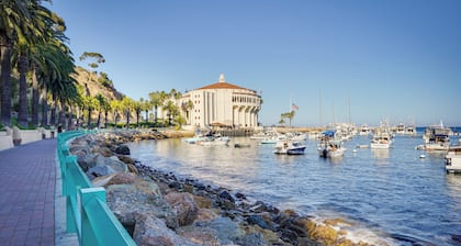 Avalon Cottage < Half-mi to Beaches & Crescent Ave