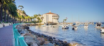 Avalon Cottage < Half-mi to Beaches & Crescent Ave