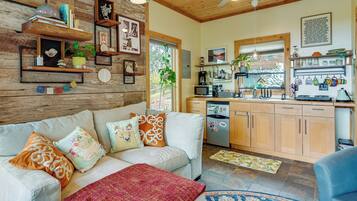 Apartment (0 Bedroom) | Interior