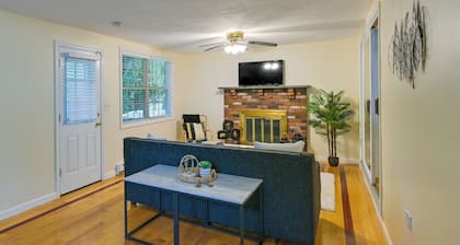 Boston Duplex w/ Foosball Table: 11 Mi to Downtown