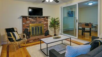 Apartment (3 Bedrooms) | Front of property