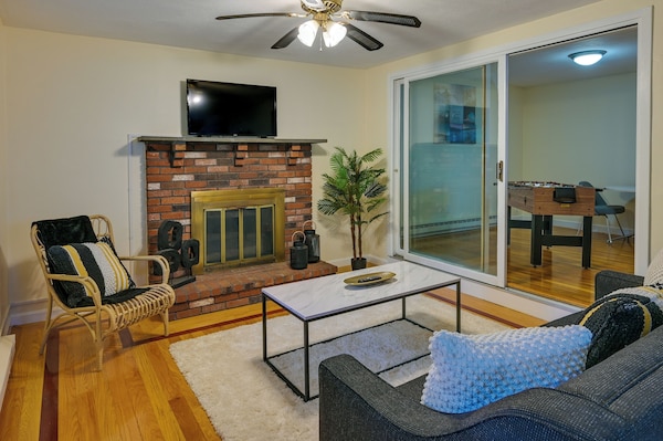 Boston Duplex W/ Foosball Table: 11 Mi To Downtown - Boston, MA