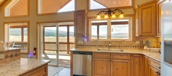Hot Tub & Fire Pit: Idyllic Getaway in Angel Fire!