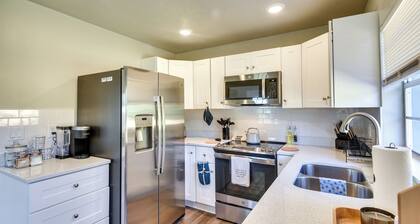 Vibrant Deland House Near Stetson University!