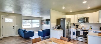 Vibrant Deland House Near Stetson University!